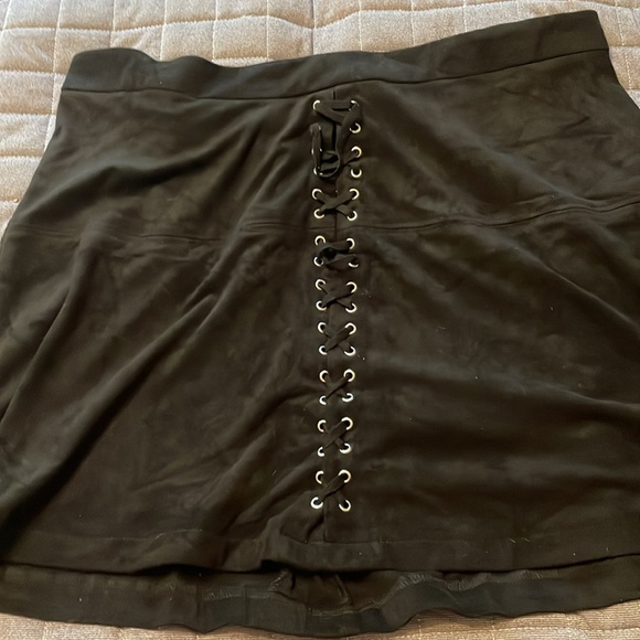 3X Black Faux Suede Skiry - Picture 3 of 7